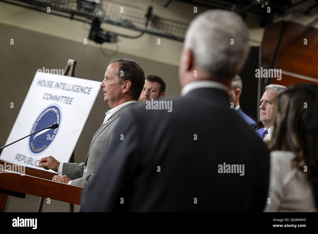 Washington, États-Unis. 12th août 2022. Le député Chris Stewart, R-UT, parle lors d'une conférence de presse avec d'autres membres républicains du Comité des renseignements de la Chambre sur la recherche par le FBI de l'ancien président Donald Trumps Mar-a-Lago, au Capitole des États-Unis à Washington, DC, vendredi, 12 août 2022. Photo de Bonnie Cash/UPI Credit: UPI/Alay Live News Banque D'Images