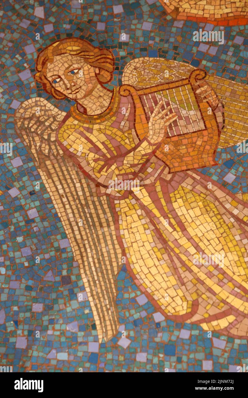 Ange de l'Apocalypse. Mosaïques de l'atelier Mauméjean. Chapelle de la Vierge. Église Saint-Clodoald. Saint-Cloud. Ile-de-France. France. Europe. Banque D'Images