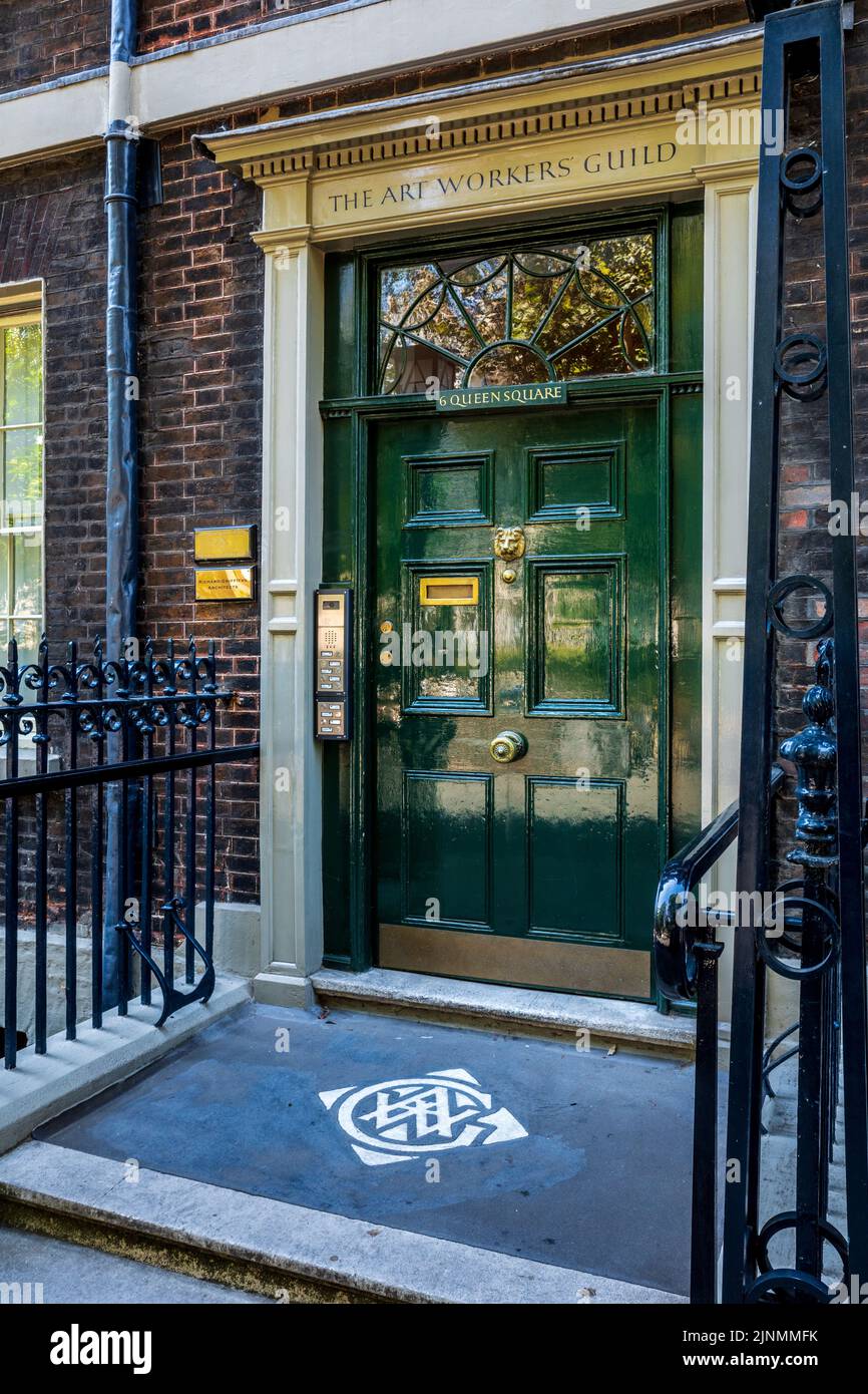 La Art Worker's Guild au 6 Queen Square, Londres. Créé en 1884, il s'agit d'un organisme de bienfaisance créé pour soutenir les arts visuels et l'artisanat. Banque D'Images