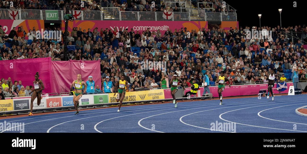 Elaine Thompson-Herah, de Jamaïque, en lice pour la finale féminine de 200m aux Jeux du Commonwealth au stade Alexander, Birmingham, Angleterre, le 6th août Banque D'Images