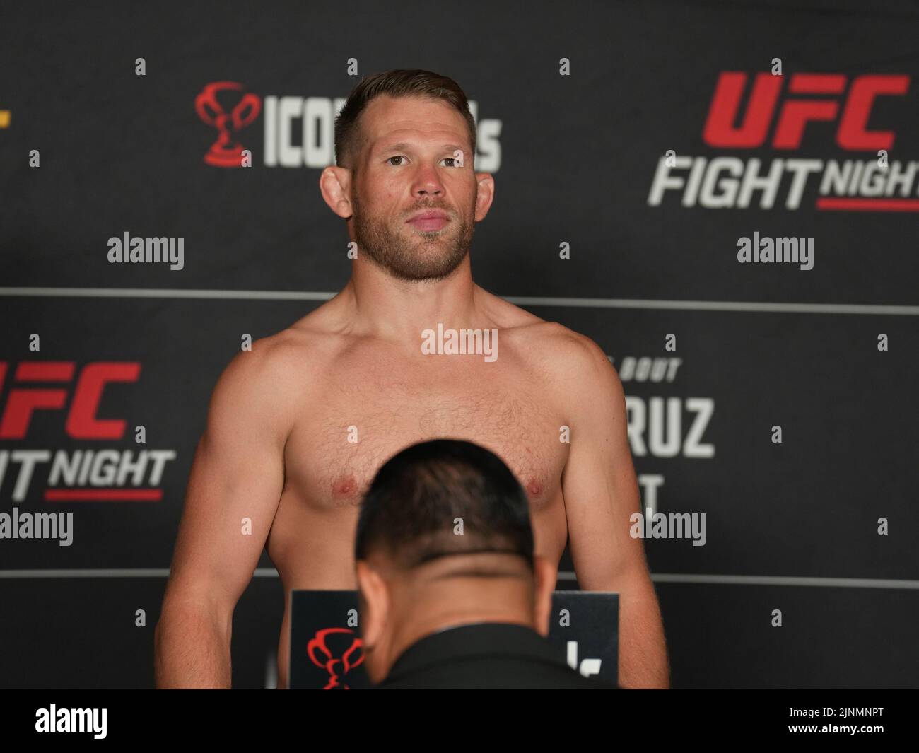 San Diego, États-Unis. 12th août 2022. SAN DIEGO, CA - 12 août: Jason Witt se met sur la balance pour le poids officiel au Sheraton San Diego Hotel & Marina pour la nuit de combat UFC - Vera vs Cruz : poids officiel sur 12 août 2022 à SAN DIEGO, Etats-Unis. (Photo de Louis Grasse/PxImages) crédit: PX Images/Alamy Live News Banque D'Images