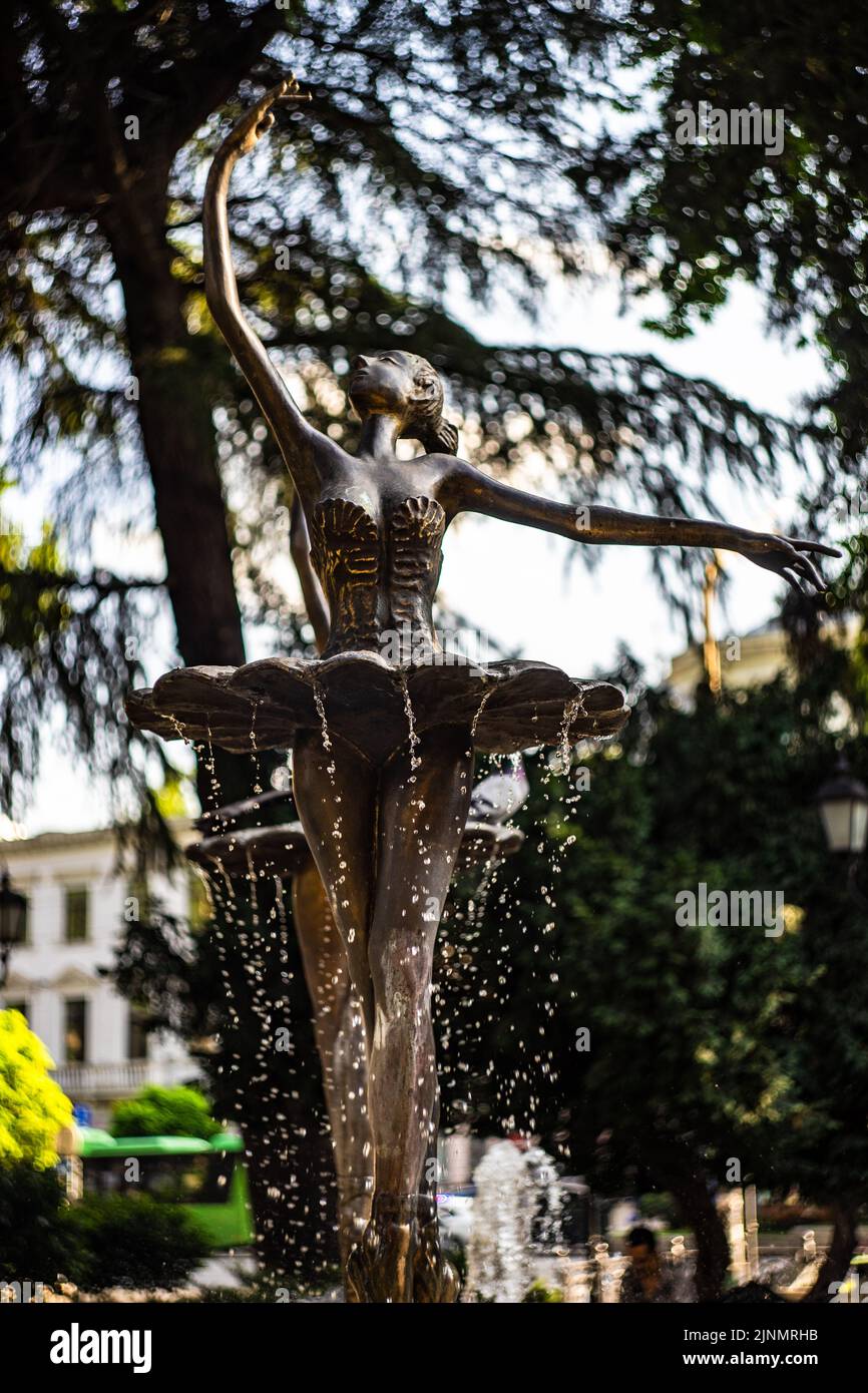 Célèbre danseuse de ballet fontaine à l'Opéra d'État de Tbilissi sur l'avenue Rustaveli Banque D'Images