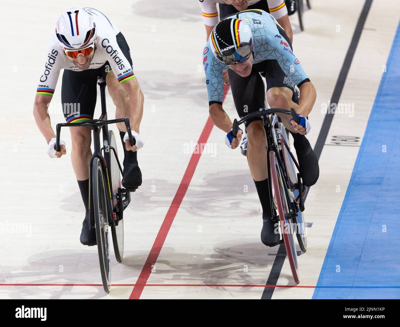 Munich, Allemagne. 12th août 2022. Le cycliste français Thomas Benjamin et le cycliste belge Robbe Ghys photographiés en action lors de la finale de 40 km de la course masculine de points, à l'Euro de cyclisme sur piste, dans le cadre des Championnats d'Europe Munich 2022, à Munich, en Allemagne, le vendredi 12 août 2022. La deuxième édition des Championnats d'Europe du sport se déroule du 11 au 22 août et compte neuf sports. BELGA PHOTO BENOIT DOPPAGNE crédit: Belga News Agency/Alay Live News Banque D'Images