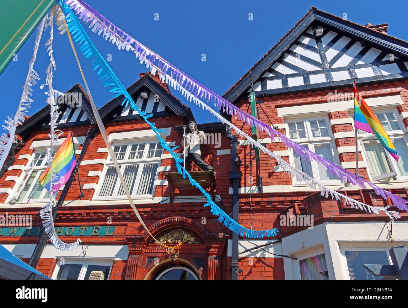 En été, le train à l'hôtel Railway, Pillory St, Nantwich, Cheshire, Angleterre, ROYAUME-UNI, CW5 5SS Banque D'Images