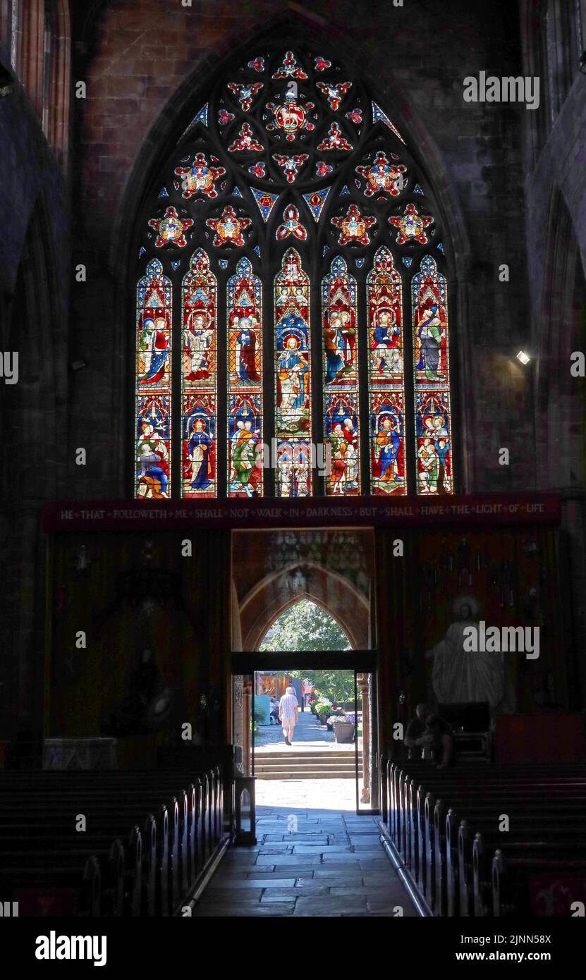 Vitraux à l'entrée de la porte principale, dans l'église St Mary's, Church Lane, Nantwich, Cheshire, Angleterre, ROYAUME-UNI, CW5 5RQ Banque D'Images