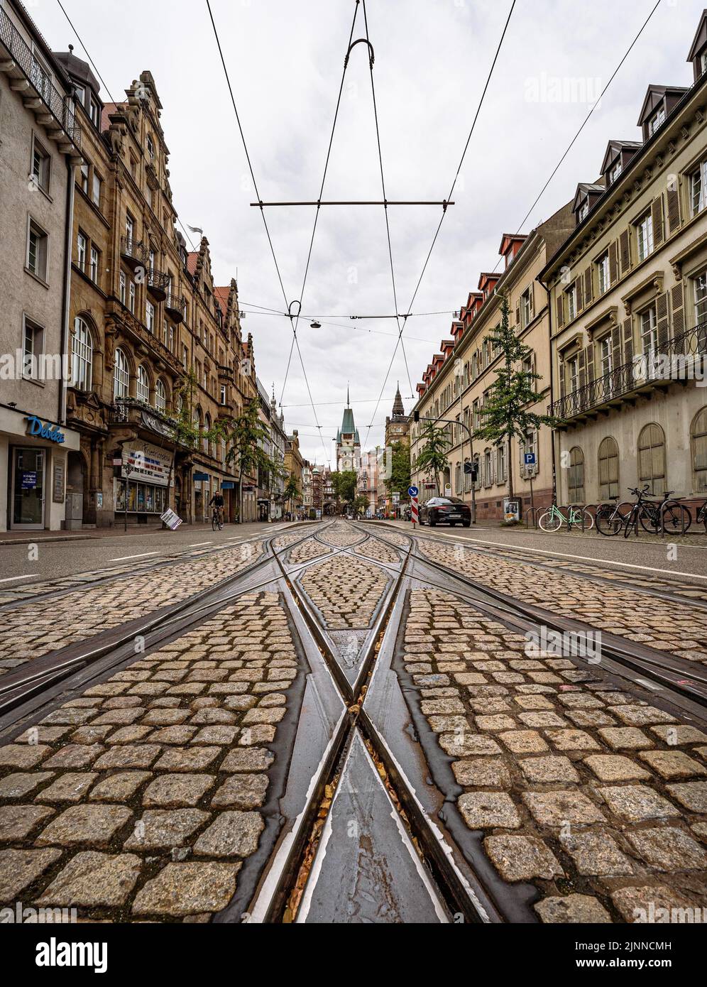 Réseau de tramways sur les rues pavées de Fribourg, Fribourg, Allemagne Banque D'Images
