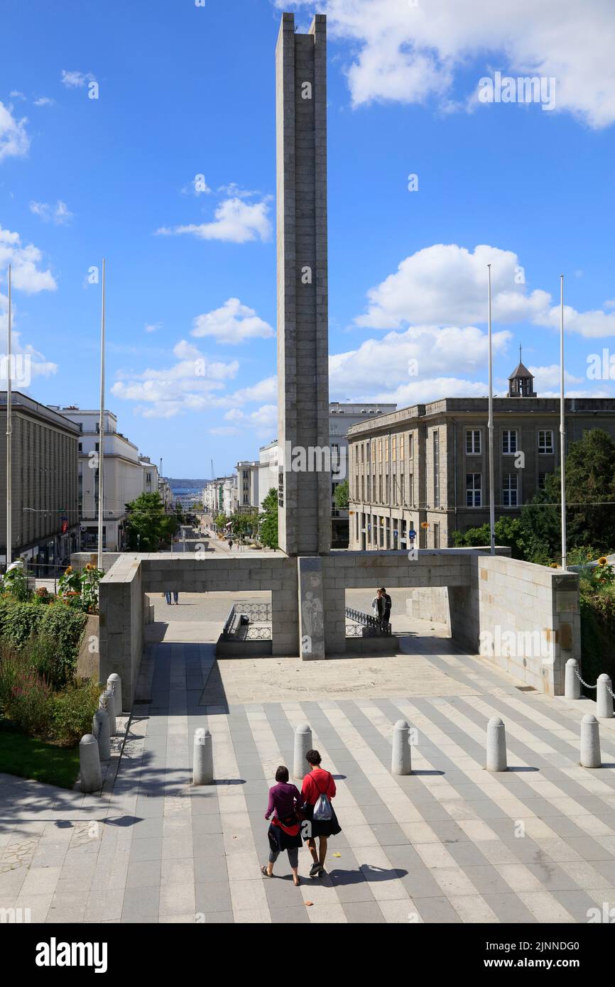 Place Jean-Baptiste Mathon avec obélisque et zone piétonne rue de Siam, Brest, département du Finistère Penn-ar-Bed, région Bretagne Breizh Banque D'Images