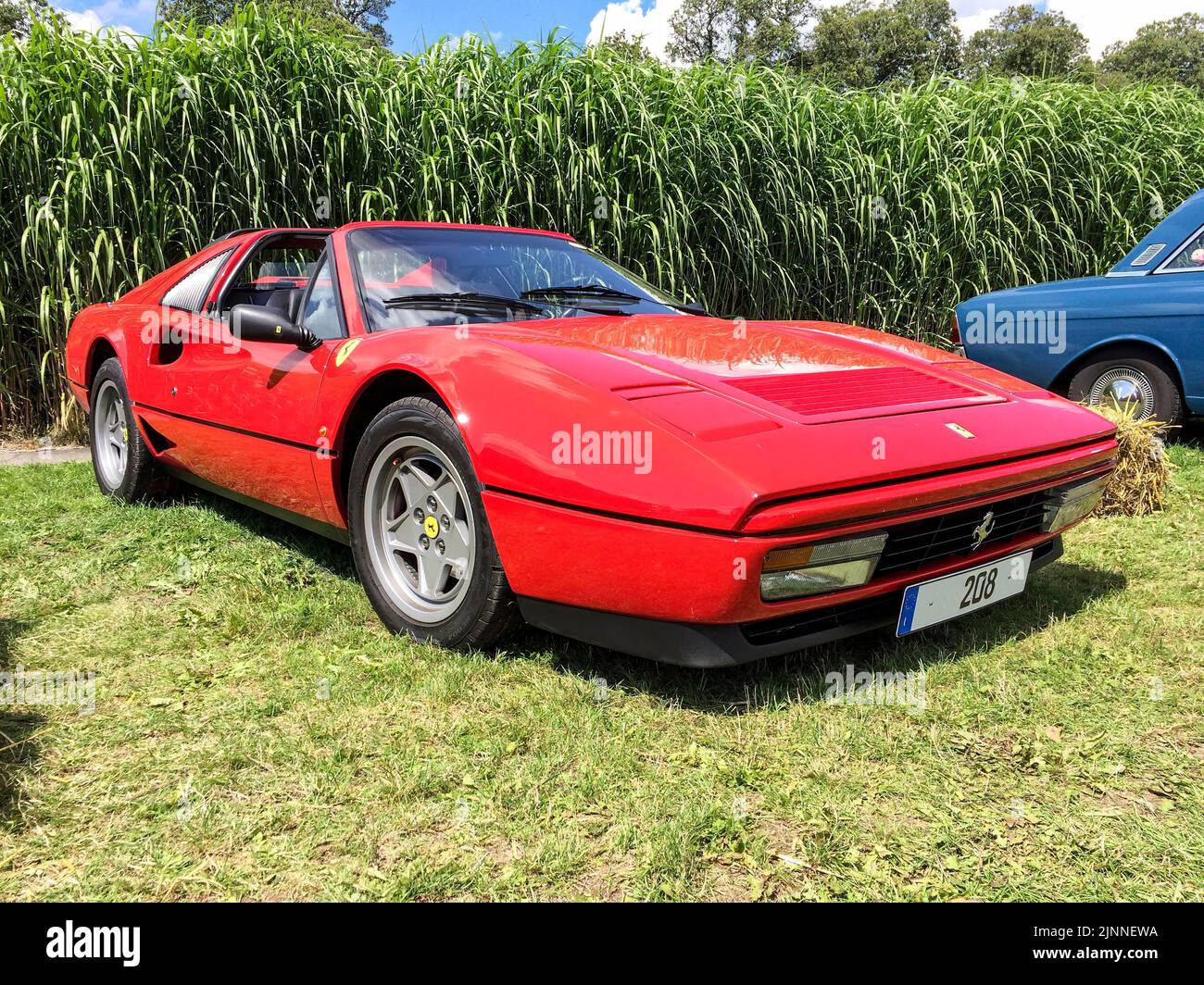 Voiture de sport classique historique Ferrari GTS turbo, Classic Days, Schloss Dyck, Rhénanie-du-Nord-Westphalie, Allemagne Banque D'Images