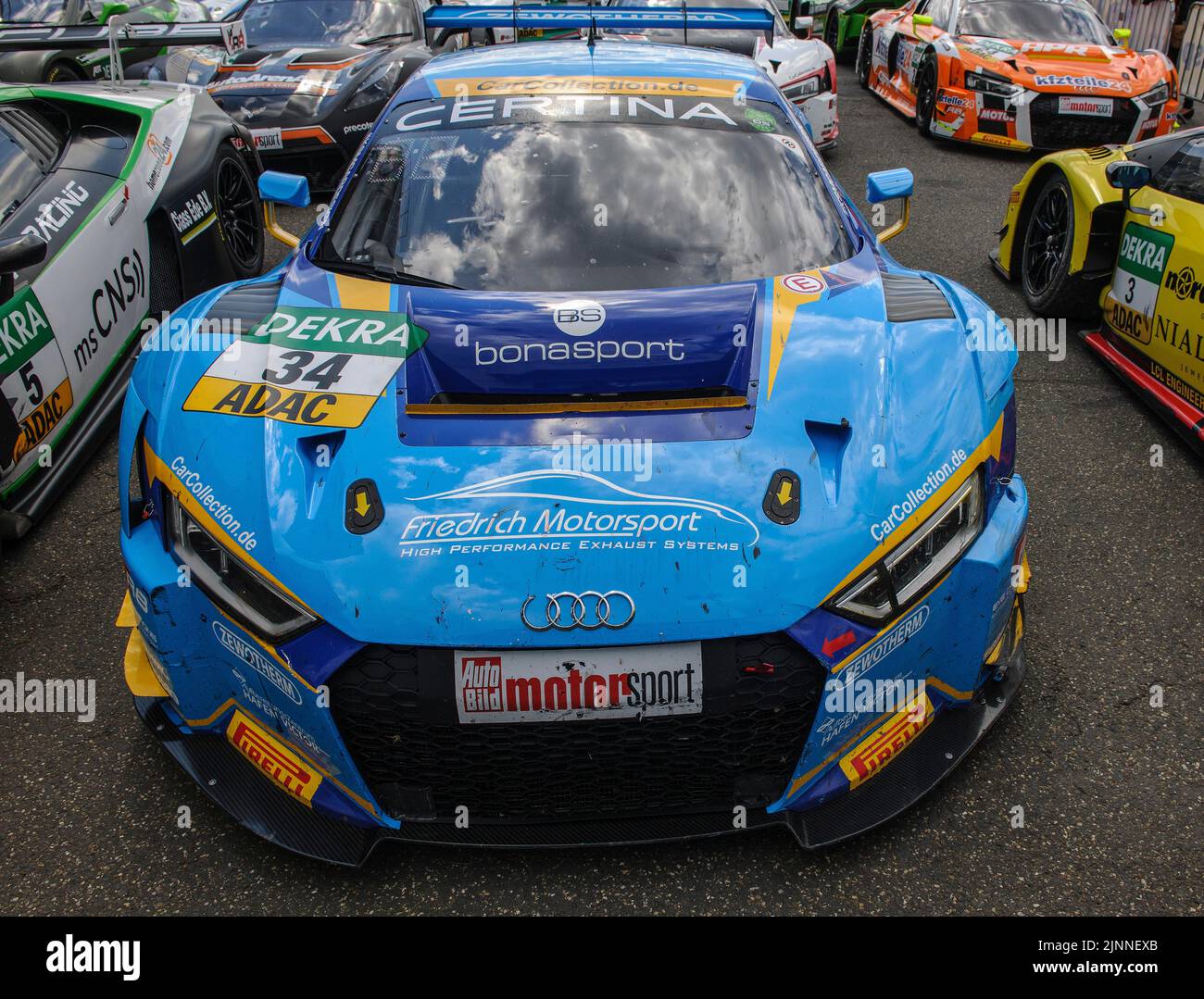 Audi R8 voiture de course au parc ferme, circuit de Nuerburgring, Nuerburg, Rhénanie-Palatinat, Allemagne Banque D'Images