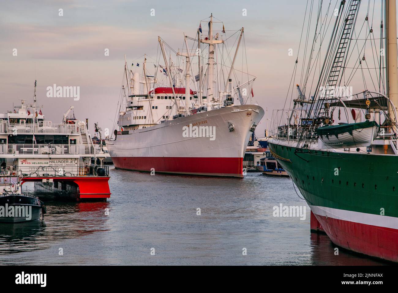 Navire-musée, cargo, navire-cargo général Cap San Diego sur l'Elbe dans le port de Hambourg, Hambourg, Land Hambourg, Allemagne du Nord, Allemagne, Europe Banque D'Images