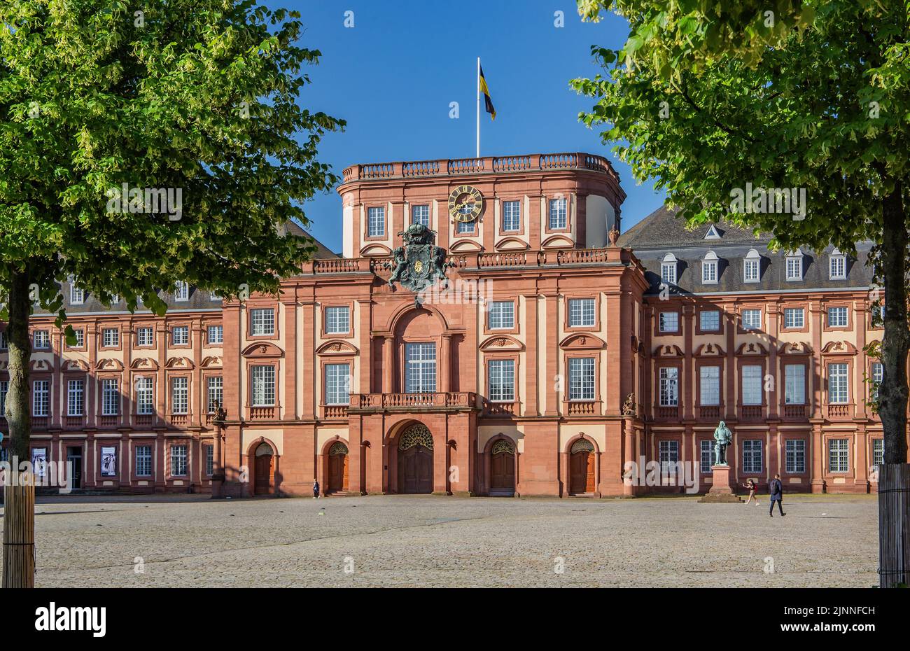 Portail principal à la cour d'honneur de la Residenzschloss, Mannheim, Rhin, Neckar, Bade-Wurtemberg, Allemagne du Sud-Ouest, Allemagne, Europe Banque D'Images
