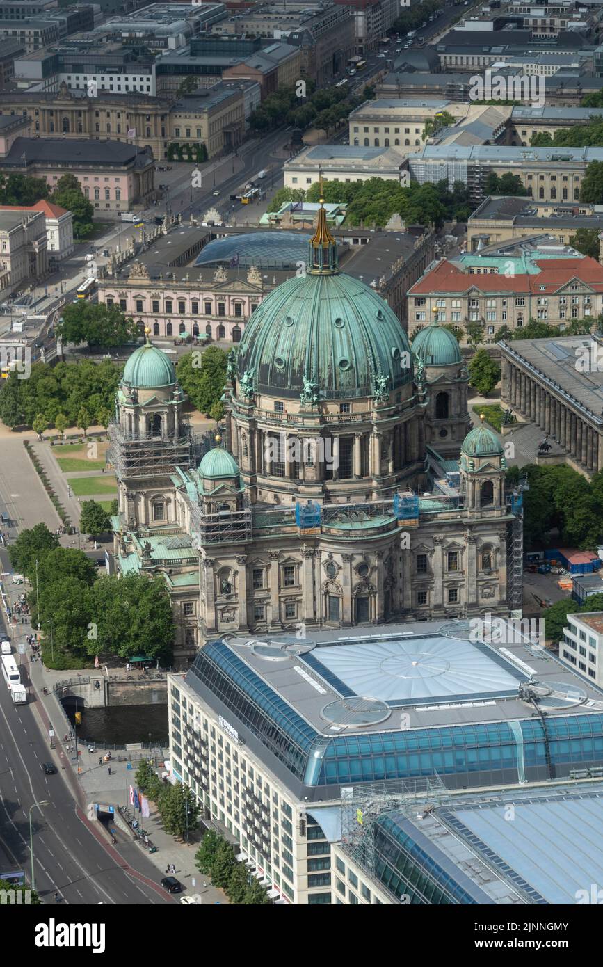 Cathédrale de Berlin, vue depuis le pont d'observation de la tour de télévision de Berlin, Berlin, Allemagne, Europe Banque D'Images