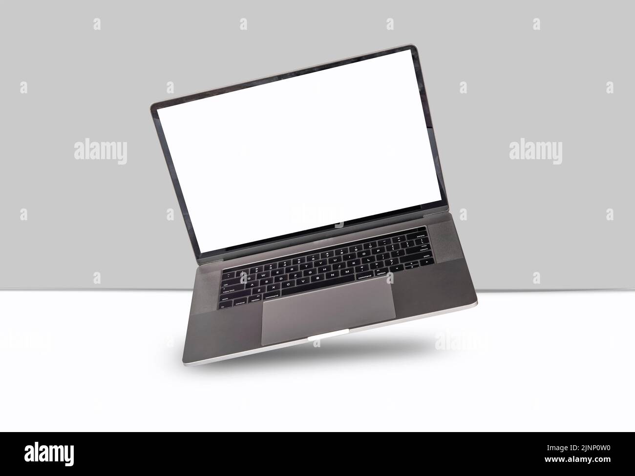 PC portable avec écran blanc pour votre maquette sur fond blanc. Banque D'Images