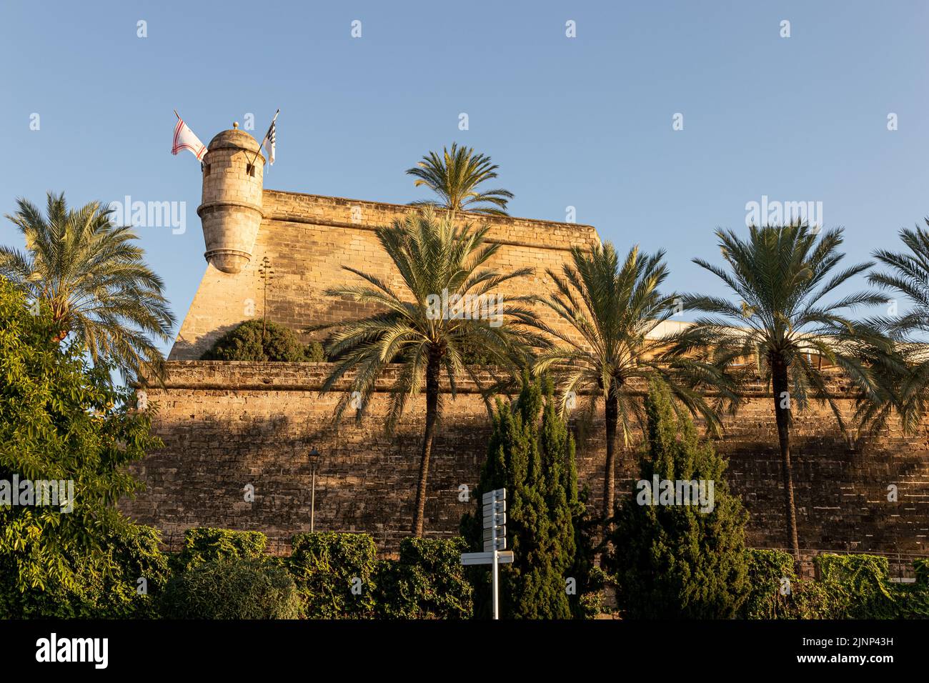 Palma de Majorque, Espagne. Murs et remparts du Baluard de Sant Pere (bastion Saint-Pierre), un art moderne et ancienne forteresse Banque D'Images