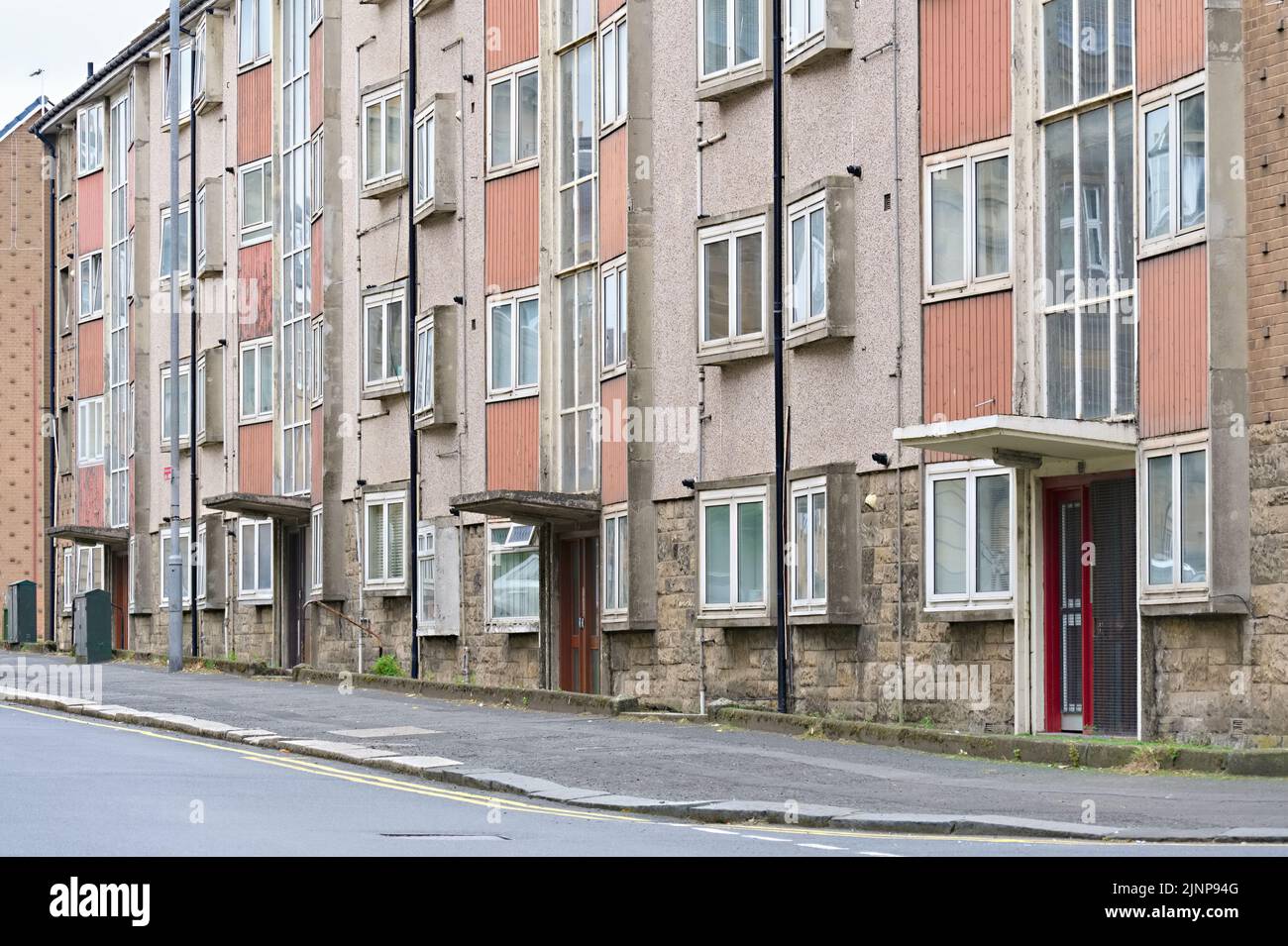 Appartements de conseil dans des logements pauvres avec beaucoup de questions de bien-être social à Paisley Banque D'Images