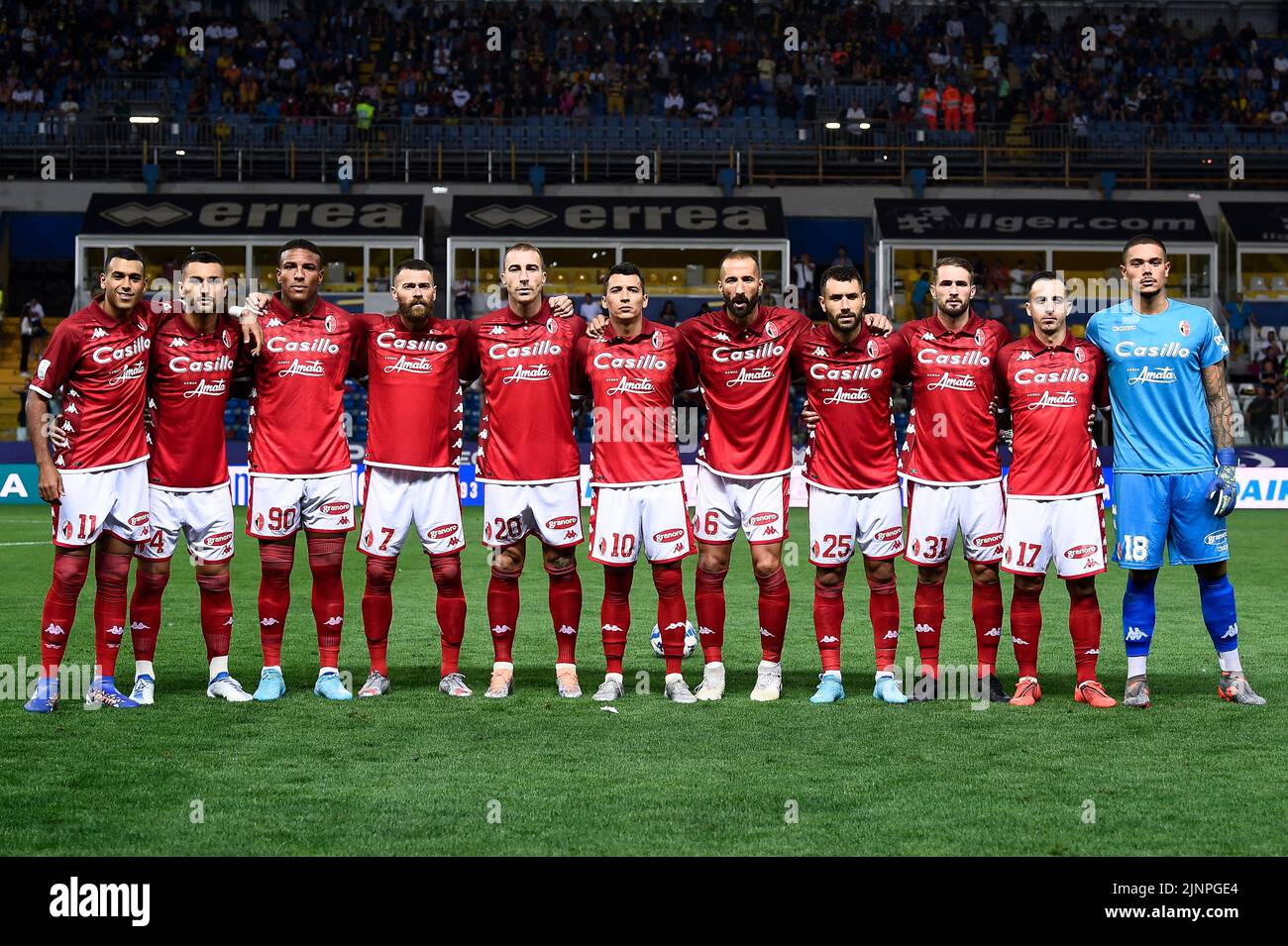 Parme, Italie. 12 août 2022. Les joueurs de SSC Bari posent pour une photo d'équipe avant le match de football de la série B entre Parme Calcio et SSC Bari. Credit: Nicolò Campo/Alay Live News Banque D'Images