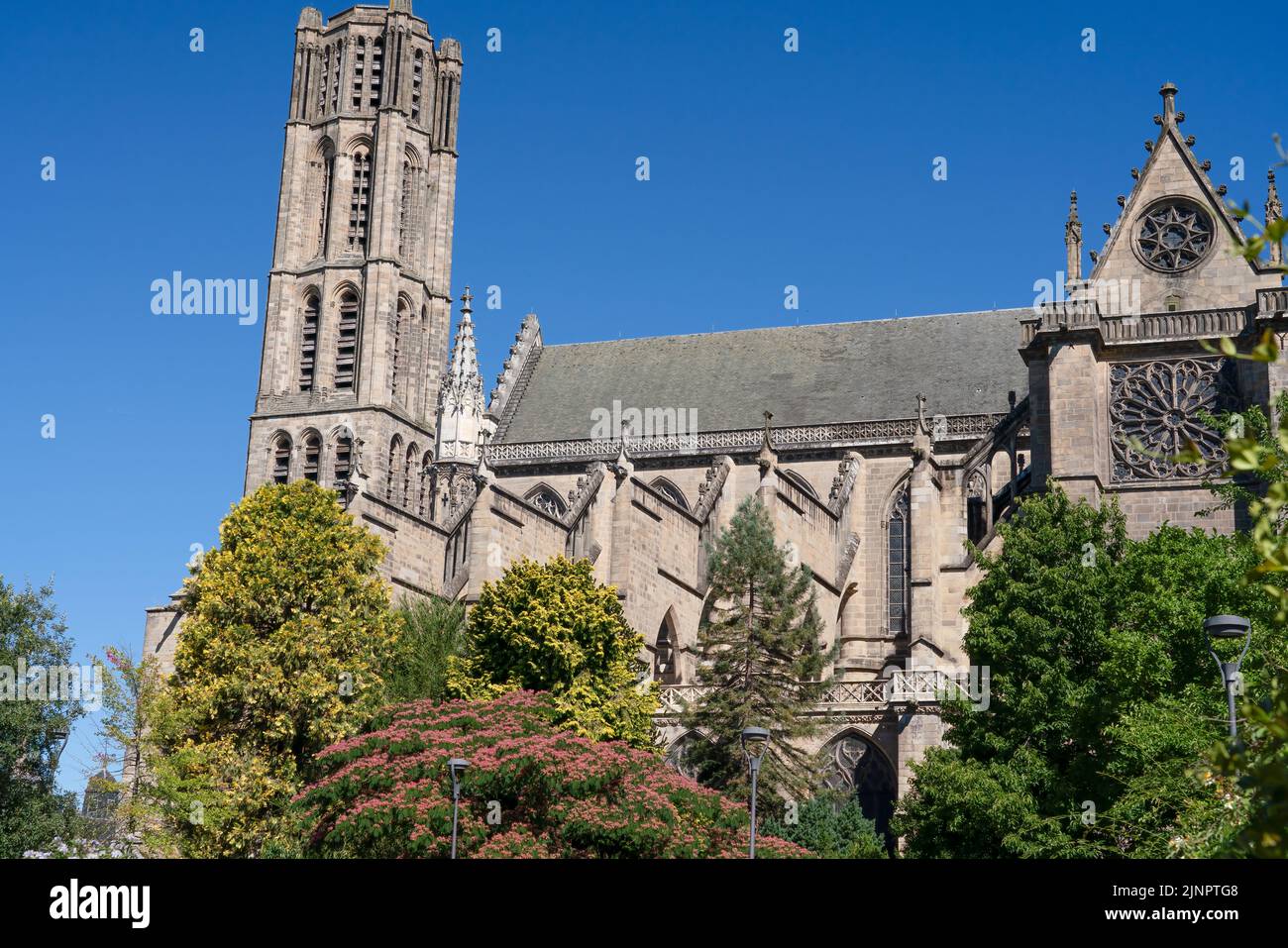 Architecture de toit sur la cathédrale de Limoges, France Banque D'Images