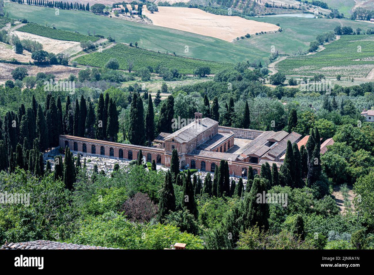 Cimetière de Montepulciano vu des remparts de la ville Banque D'Images