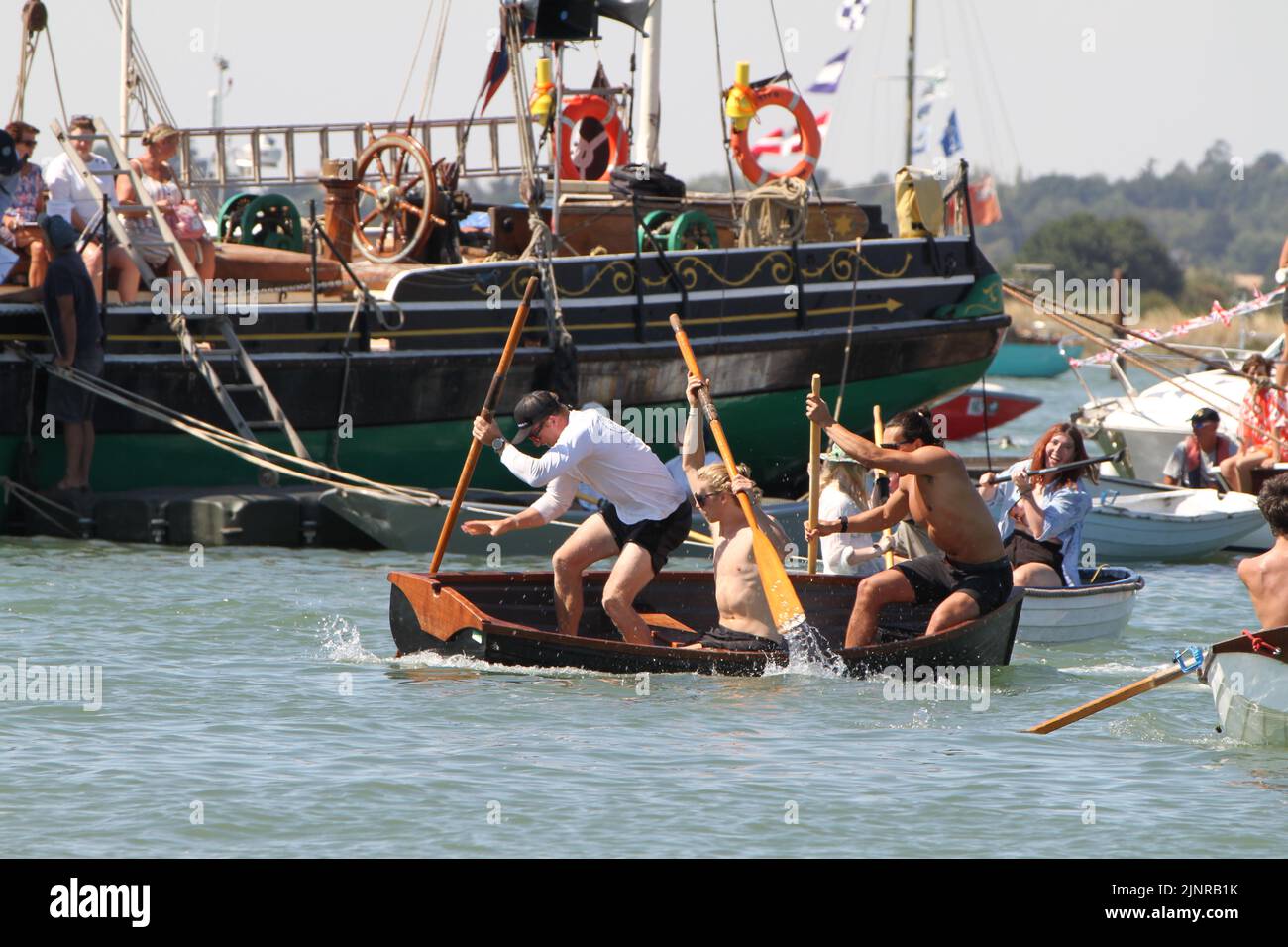 West Mersea, Royaume-Uni. 13th août 2022. La régate de Mersea Ouest a lieu sur l'île de Mersea. La régate est dirigée presque continuellement depuis 1838 et est organisée par des bénévoles. La première course de fougère. Crédit : Eastern Views/Alamy Live News Banque D'Images