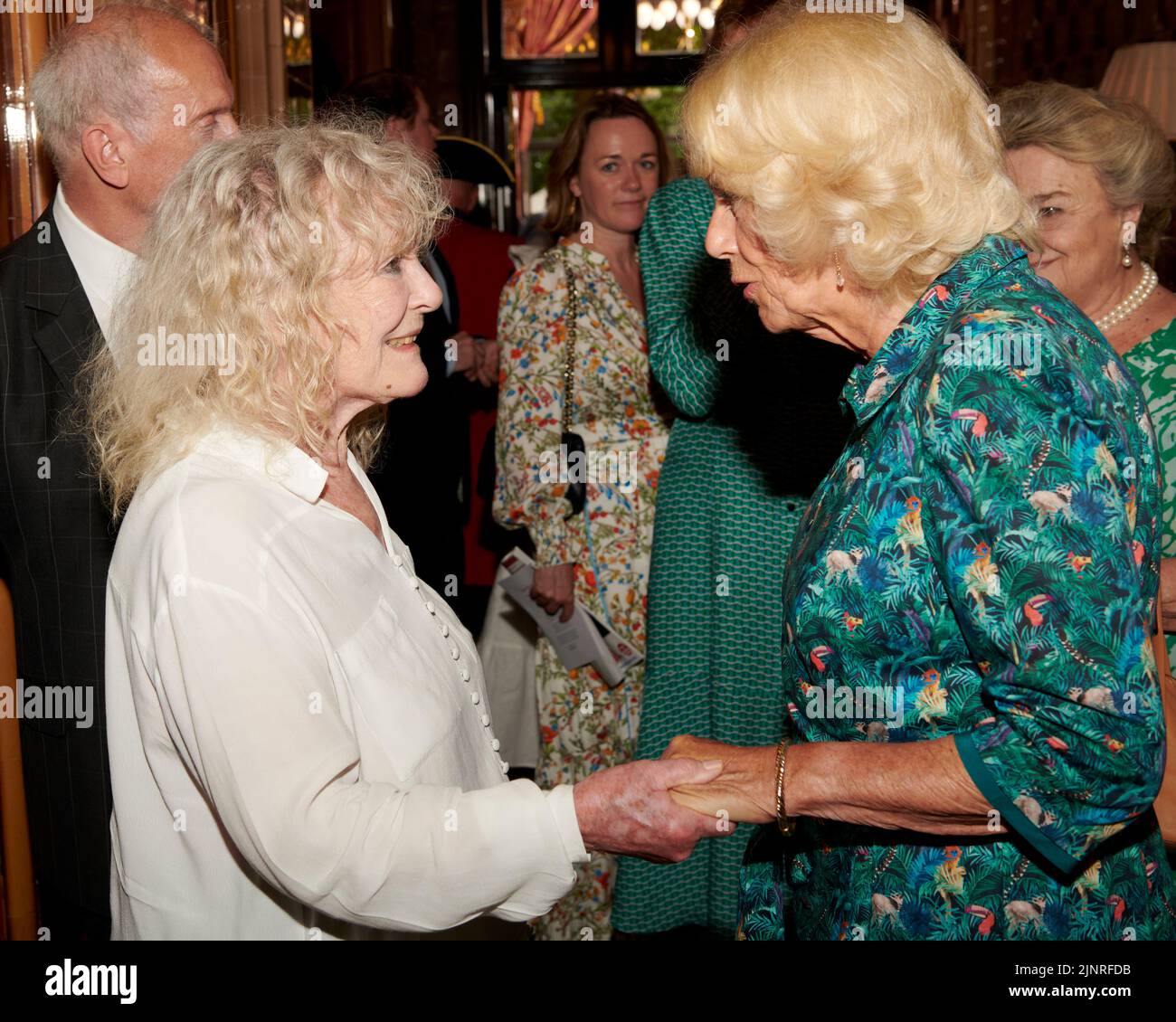 Petula Clark; HRH Camilla, Duchesse de Cornwall au déjeuner pour HRH la Duchesse de Cornouailles de 75th ans Banque D'Images