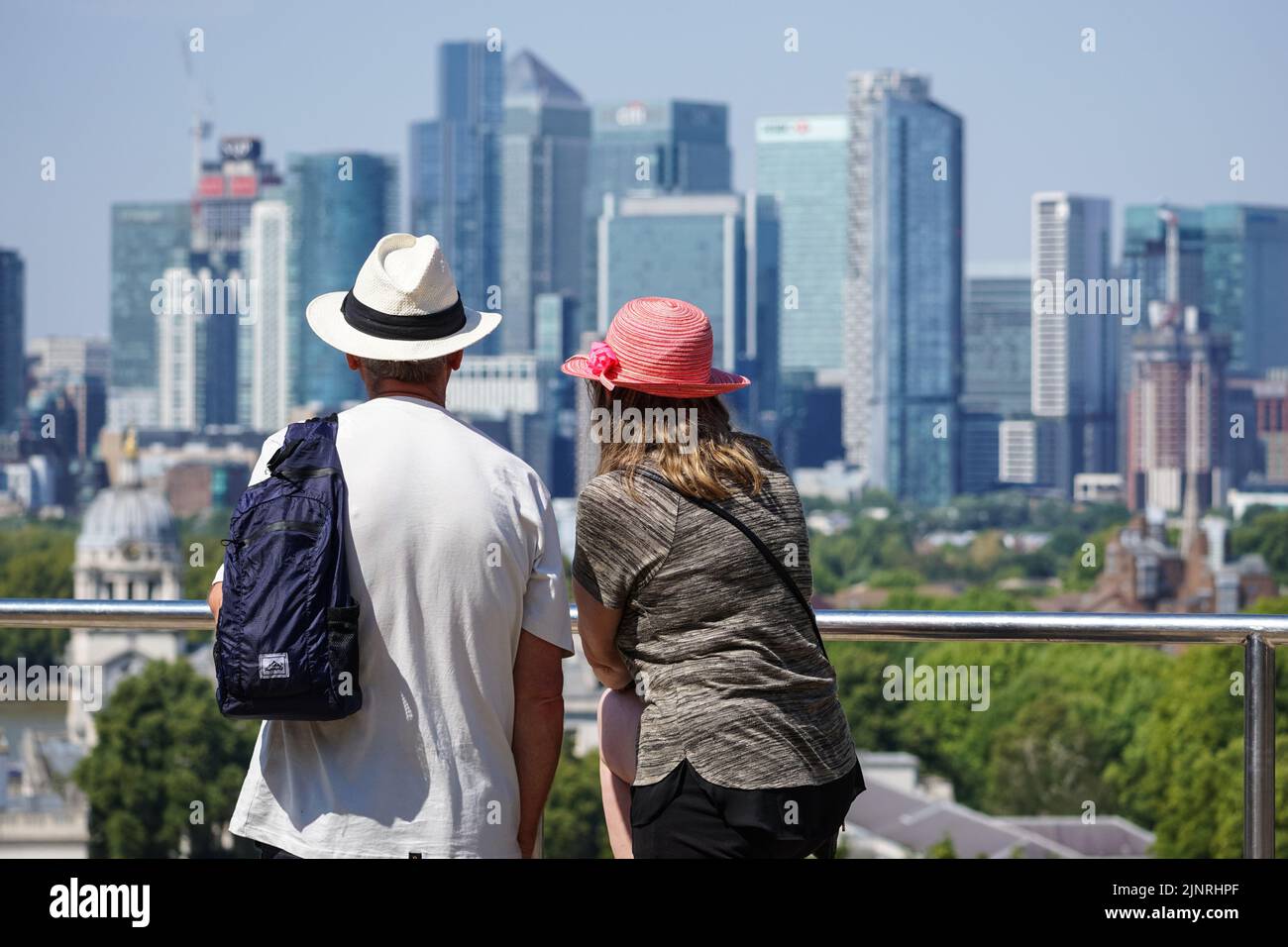 Londres, Royaume-Uni. 13th août 2022. Météo au Royaume-Uni : les visiteurs de Greenwich Park portent des chapeaux pendant la vague de chaleur. Credit: Marcin Rogozinski/Alay Live News Banque D'Images