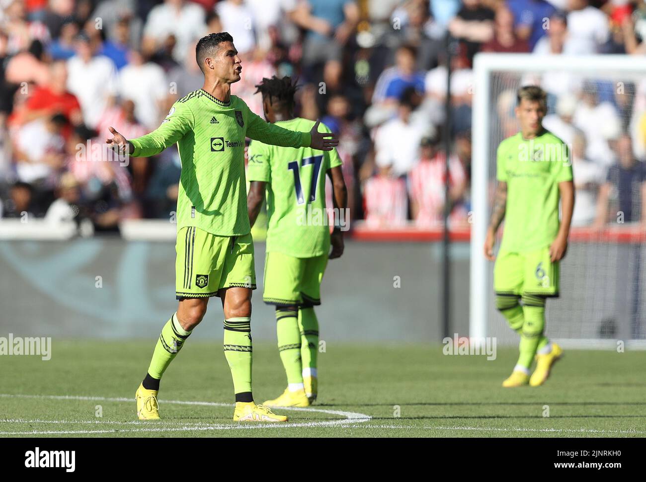 Londres, Angleterre, le 13th août 2022. Cristiano Ronaldo de Manchester United semble abattu après que son équipe ait concéder le premier but lors du match de la Premier League au Brentford Community Stadium, à Londres. Le crédit photo devrait se lire: Paul Terry / Sportimage Banque D'Images