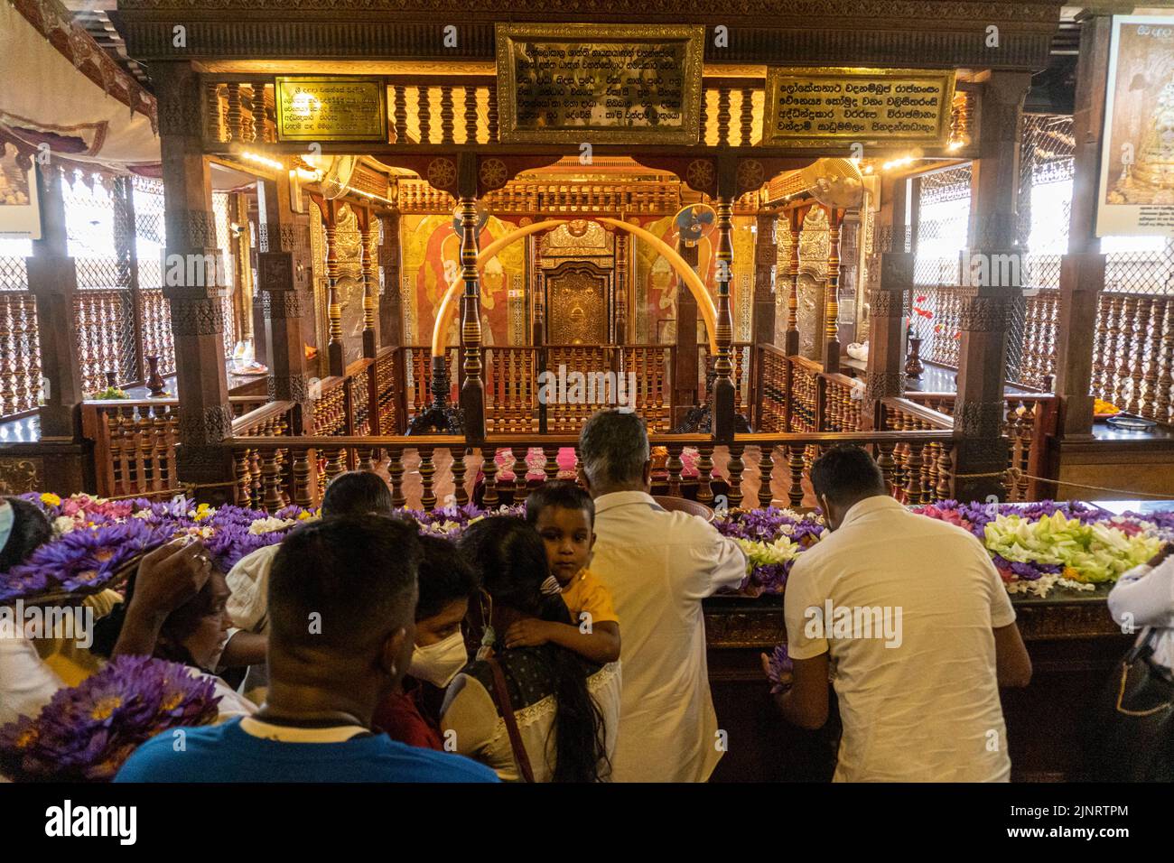 Kandy, Centre, Sri Lanka. 11th août 2022. Un grand nombre de dévotés locaux et de touristes étrangers sont venus assister à l'Esala Maha Perahera à Kandy. (Credit image: © Isura Nimantha/Pacific Press via ZUMA Press Wire) Banque D'Images