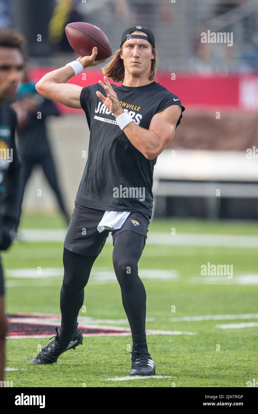 Le quarterback des Jaguars de Jacksonville, Trevor Lawrence (16 ans), se réchauffe avant le match du Pro Football Hall of Fame entre les Jaguars de Jacksonville et les Raiders de Las Vegas au Tom Benson Stadium à Canton, OHIO, le 4 août 2022. Les Raiders battent les Jaguars 27-11. (Max Siker / image du sport) Banque D'Images