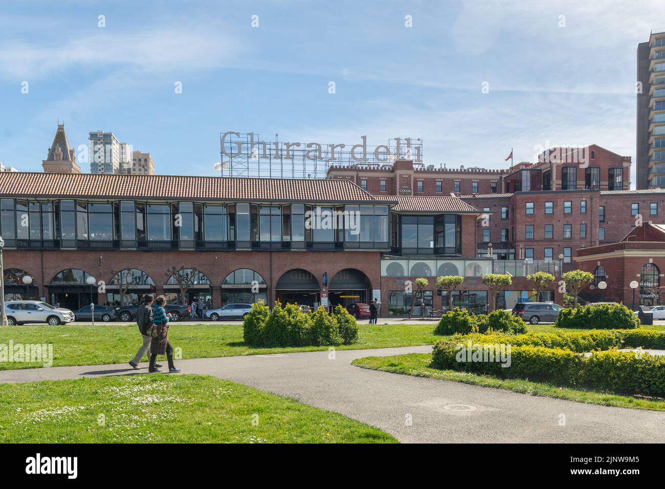 SAN FRANCISCO, CALIFORNIE - Le 31 mars 2019 : Ghirardelli Square signe au-dessus de la célèbre fabrique de chocolat à Fisherman's Wharf. San Francisco est la 13e Banque D'Images