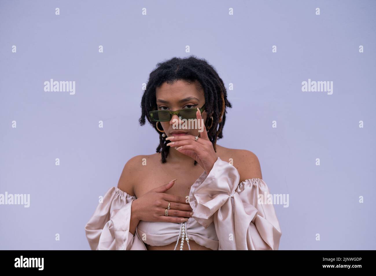 Jeune femme élégante de près Banque D'Images