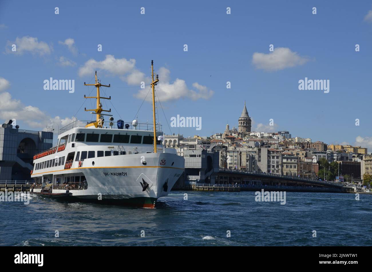 Les lignes de ferry d'Istanbul, la tour de Galata et Karakoy Banque D'Images