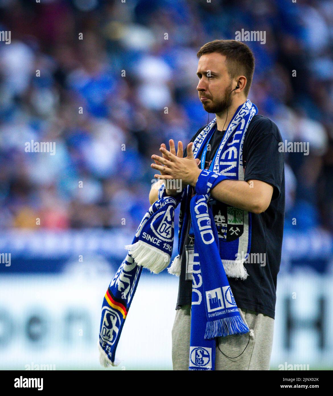 Gebärdendolmetscher übersetzt Stadionsprcher interprète de langue des signes traduit le stade annonceur FC Schalke 04 - Borussia Mönchengladbach 13.08.20 Banque D'Images