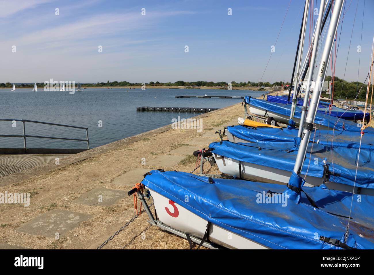 Island Barn Reservoir, Molesey, Surrey, Royaume-Uni. 14th août 2022. Comme la sécheresse est déclarée dans plusieurs régions du Royaume-Uni, les niveaux d'eau du Island Barn Reservoir à Molesey, Surrey, sont légèrement inférieurs à la normale. Ce réservoir est l'un des nombreux dans la région gérée par Thames Water qui fournit de l'eau potable à 15 clients de la région de Londres et de la vallée de la Tamise. Crédit : Julia Gavin/Alamy Live News Banque D'Images Island Barn Reservoir, Molesey, Surrey, Royaume-Uni. 14th août 2022. Comme la sécheresse est déclarée dans plusieurs régions du Royaume-Uni, les niveaux d'eau du Island Barn Reservoir à Molesey, Surrey, sont légèrement inférieurs à la normale. Ce réservoir est l'un des nombreux dans la région gérée par Thames Water qui fournit de l'eau potable à 15 clients de la région de Londres et de la vallée de la Tamise. Crédit : Julia Gavin/Alamy Live News Banque D'Images
