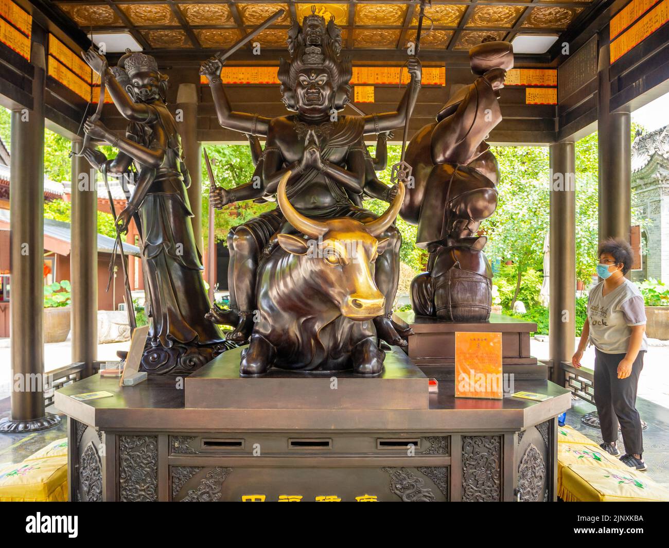 Sculpture bouddhiste dans le parc, Wenzhou, Chine Banque D'Images
