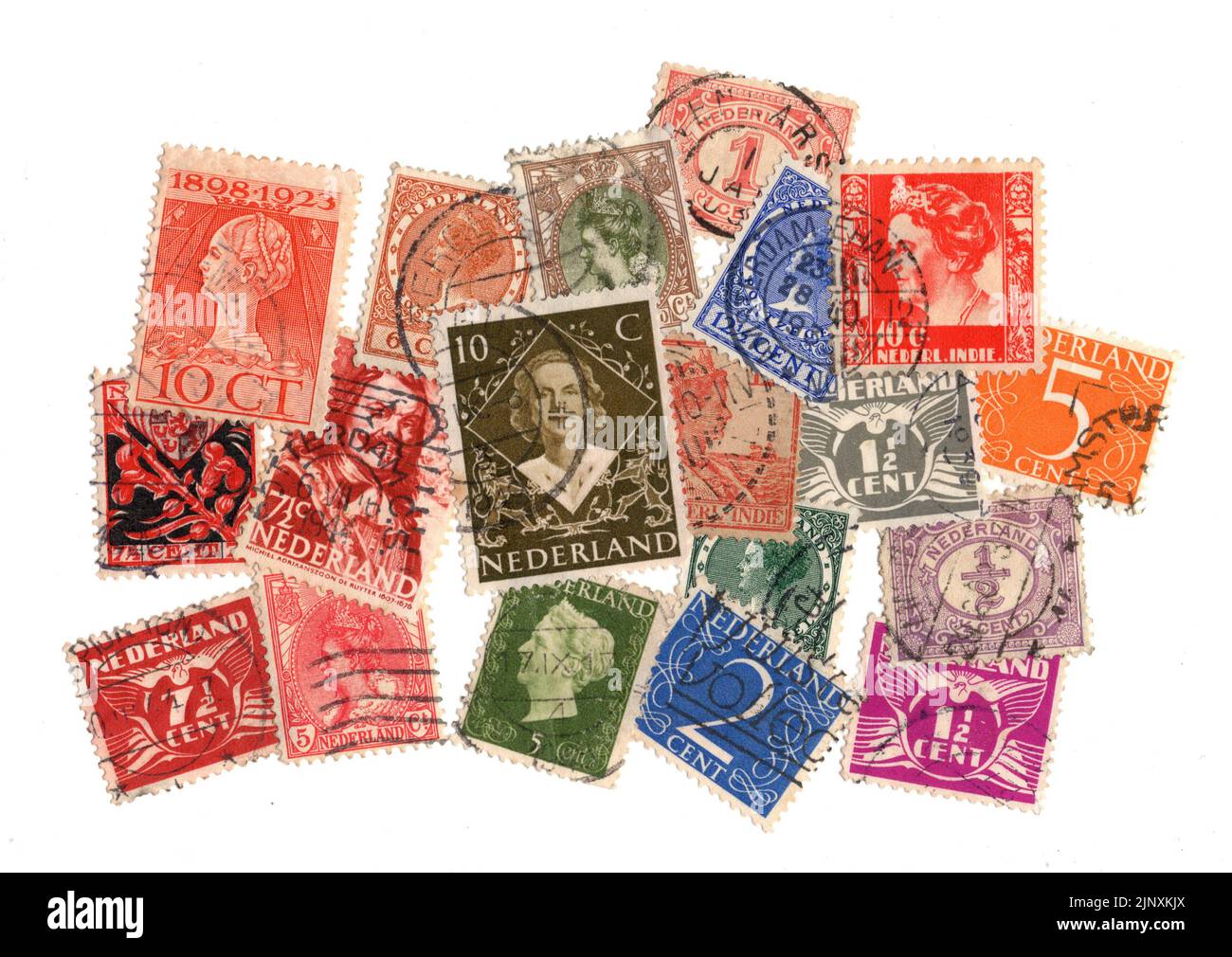 Montage de vieux timbres-poste des pays-Bas sur fond blanc. Banque D'Images