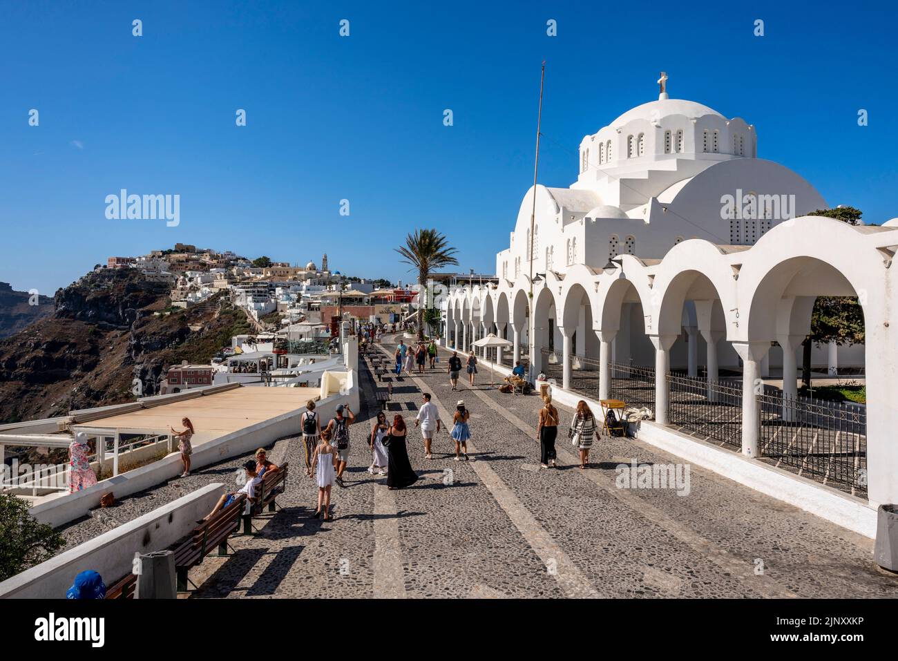 Église/Cathédrale Sainte-orthodoxe de Candlemas, Thira, Santorin, Iles grecques, Grèce. Banque D'Images