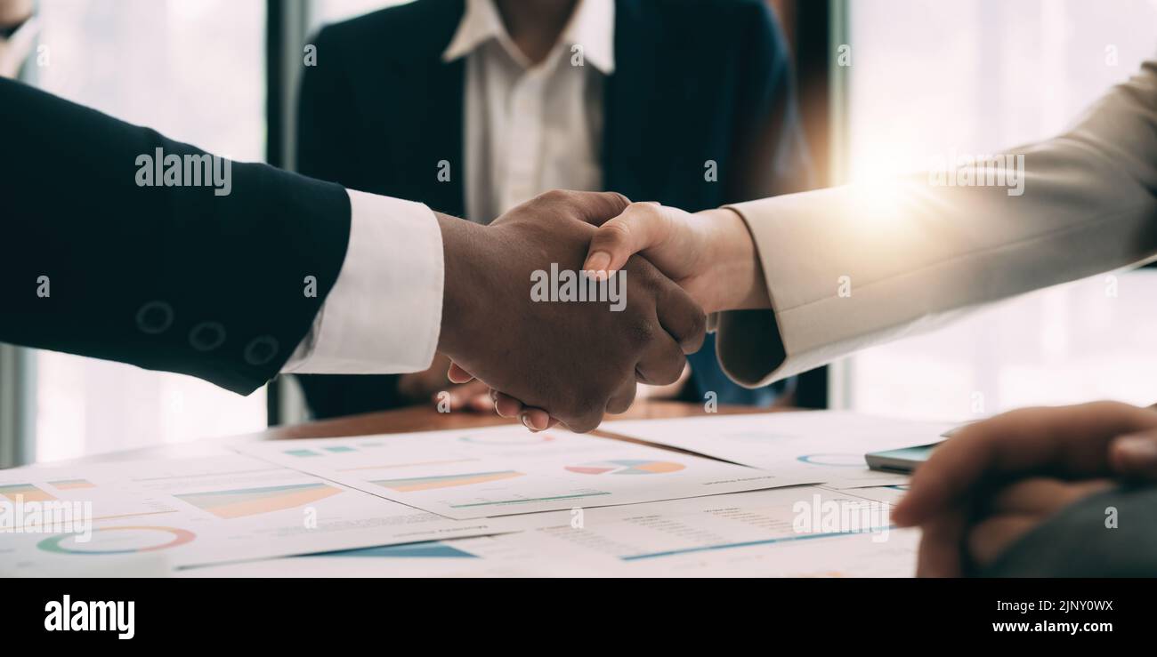 Business People Handshake Greeting Deal Success concept. Banque D'Images