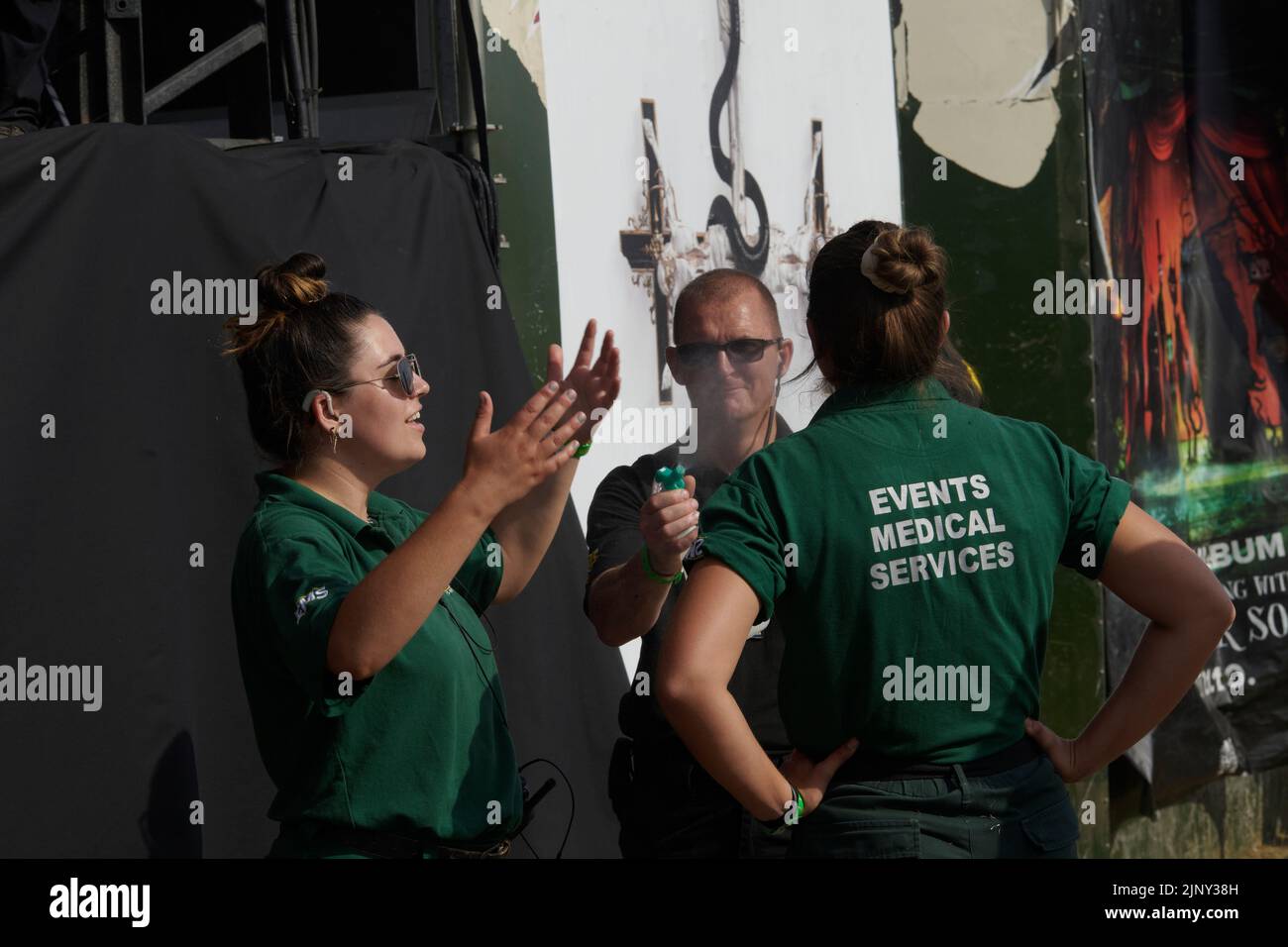 Catton Park, Royaume-Uni, 14 août 2022, personnel médical essayez de rester au frais au Bloodstock Open Air Festival. Crédit : nouvelles en direct de will Tudor/Alamy Banque D'Images