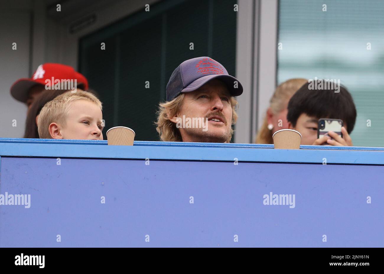 Londres, Royaume-Uni. 14th août 2022. L'acteur Owen Wilson regarde pendant le match de la Premier League à Stamford Bridge, Londres. Le crédit photo devrait se lire: Paul Terry/Sportimage crédit: Sportimage/Alay Live News Banque D'Images