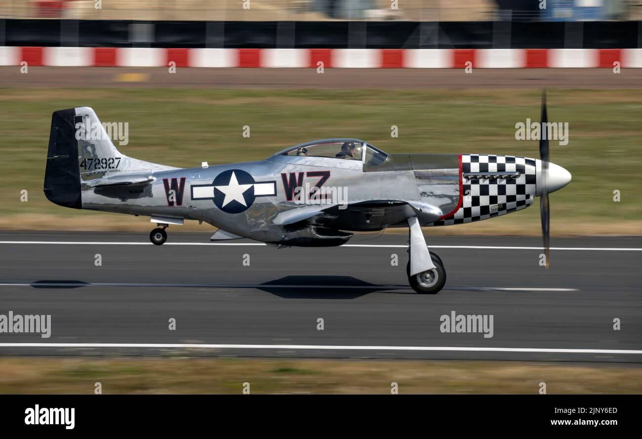 P-51D Mustang, « Frances Dell » au départ du Royal International Air Tattoo 2022 Banque D'Images