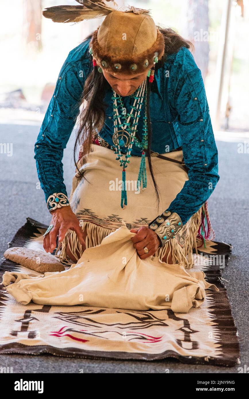 Clayson Benally se produisant au Navajo Festival of Arts & Culture 70th de Flagstaff, Arizona, États-Unis. Banque D'Images