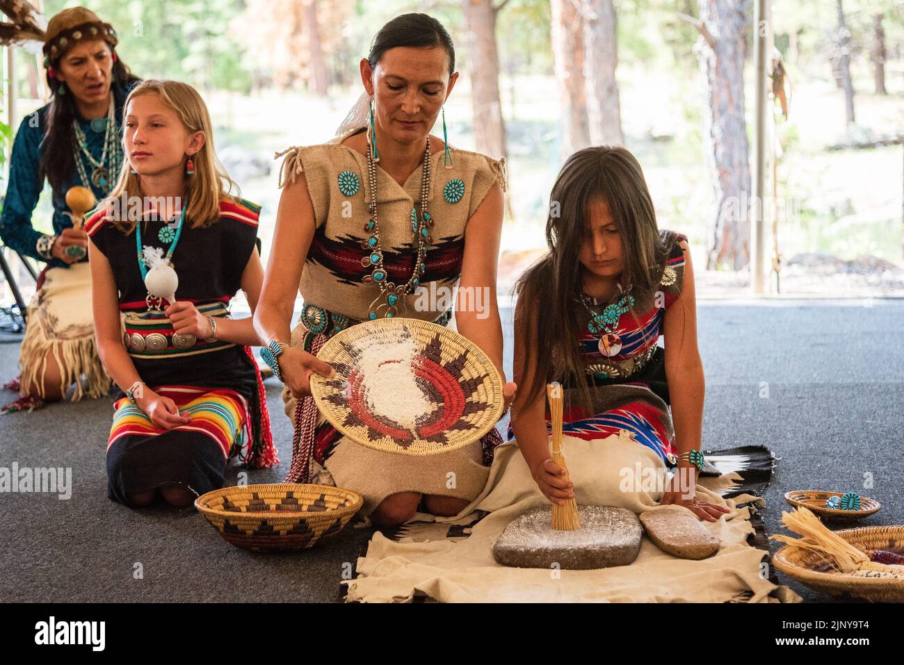 Jones Benally Family se produisant au Navajo Festival annuel des arts et de la culture 70th à Flagstaff, Arizona, États-Unis. Banque D'Images