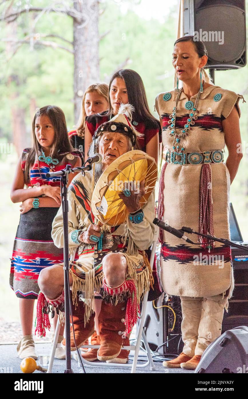 Jones Benally Family se produisant au Navajo Festival annuel des arts et de la culture 70th à Flagstaff, Arizona, États-Unis. Banque D'Images