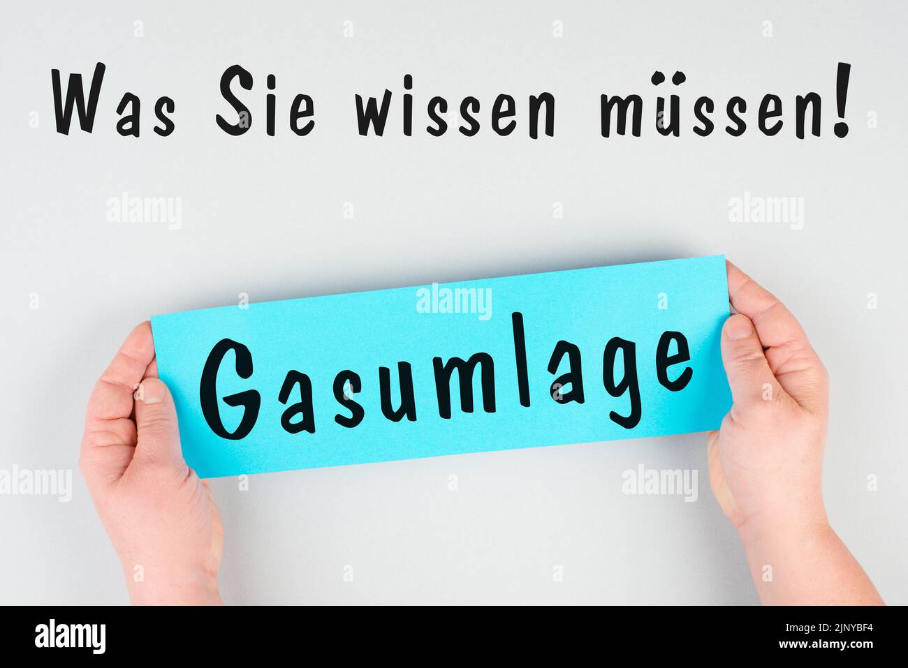 La commission du gaz est en langue allemande sur le papier, nouvelle taxe de règlement en Allemagne, risque d'appauvrissement de la population, crise énergétique Banque D'Images