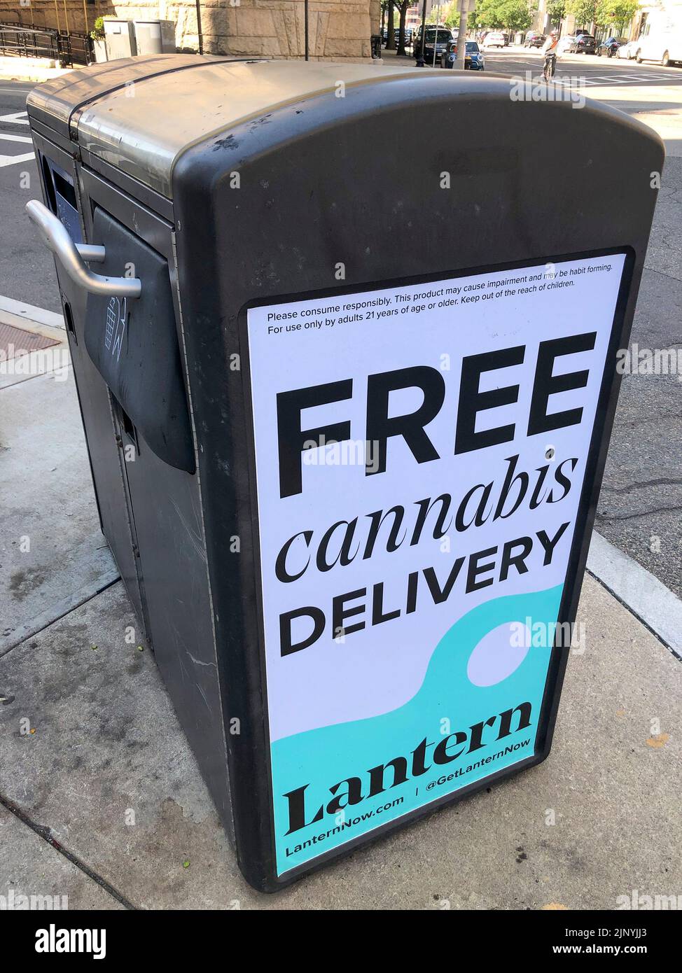 Publicité pour la livraison gratuite de cannabis dans le centre de Boston, Massachusetts, États-Unis Banque D'Images