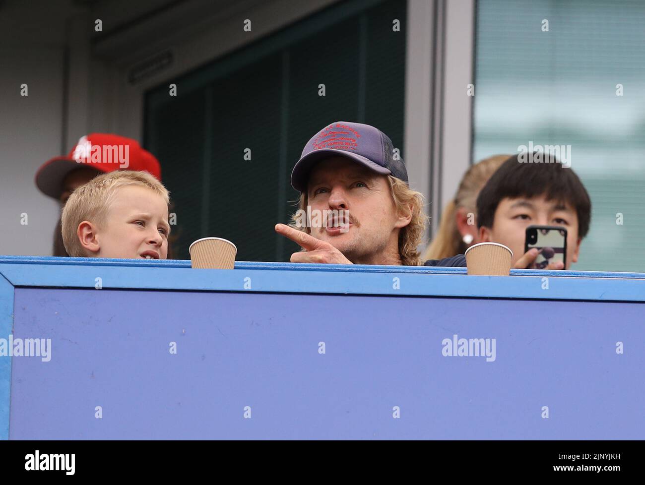 Londres, Royaume-Uni. 14th août 2022. L'acteur Owen Wilson regarde pendant le match de la Premier League à Stamford Bridge, Londres. Le crédit photo devrait se lire: Paul Terry/Sportimage crédit: Sportimage/Alay Live News Banque D'Images