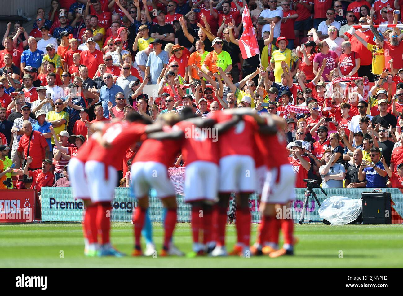 Nottingham, Royaume-Uni. 14th août 2022Forest les joueurs d'un caucus en avant vont faire un coup d'envoi lors du match de la Premier League entre Nottingham Forest et West Ham United au City Ground, à Nottingham, le dimanche 14th août 2022. (Credit: Jon Hobley | MI News) Credit: MI News & Sport /Alay Live News Banque D'Images