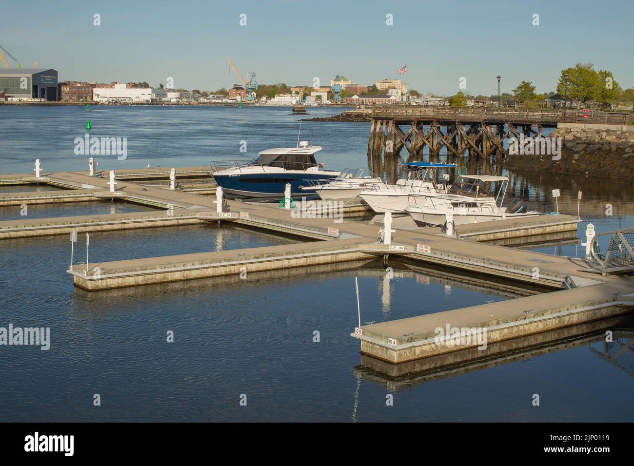 Il s'agit d'un chantier naval de la marine américaine à Kittery, dans le Maine, juste au-dessus de la frontière de l'État de New Hampshire. Aujourd'hui, la plupart de leur travail consiste à réviser et à réparer des sous-marins, un Banque D'Images