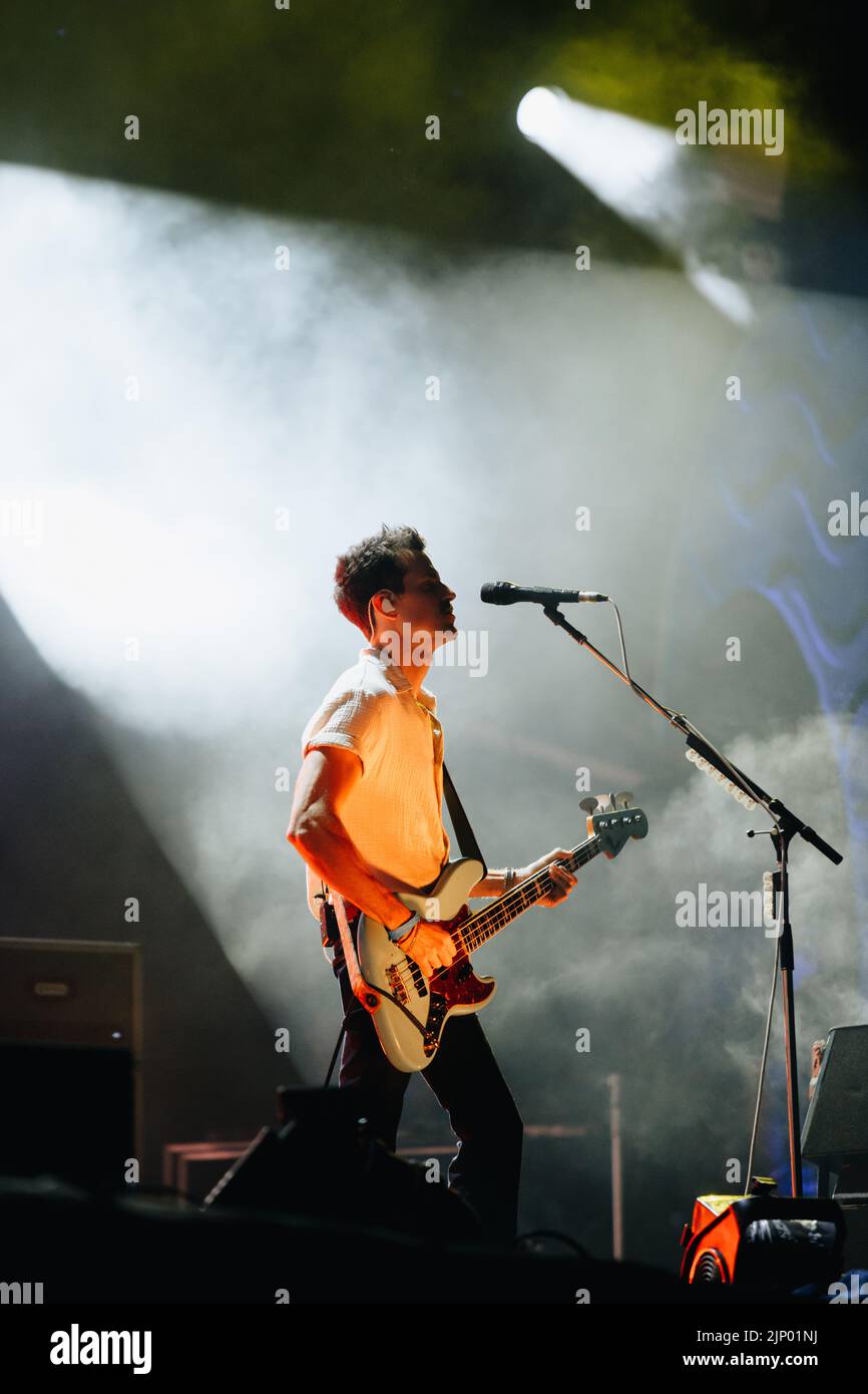 Newquay, Cornwall, Royaume-Uni. 14th août 2022. Les rois de Leon se présentant sur la scène principale au Festival des Boardmasters 2022. Crédit : Sam Hardwick/Alamy. Banque D'Images