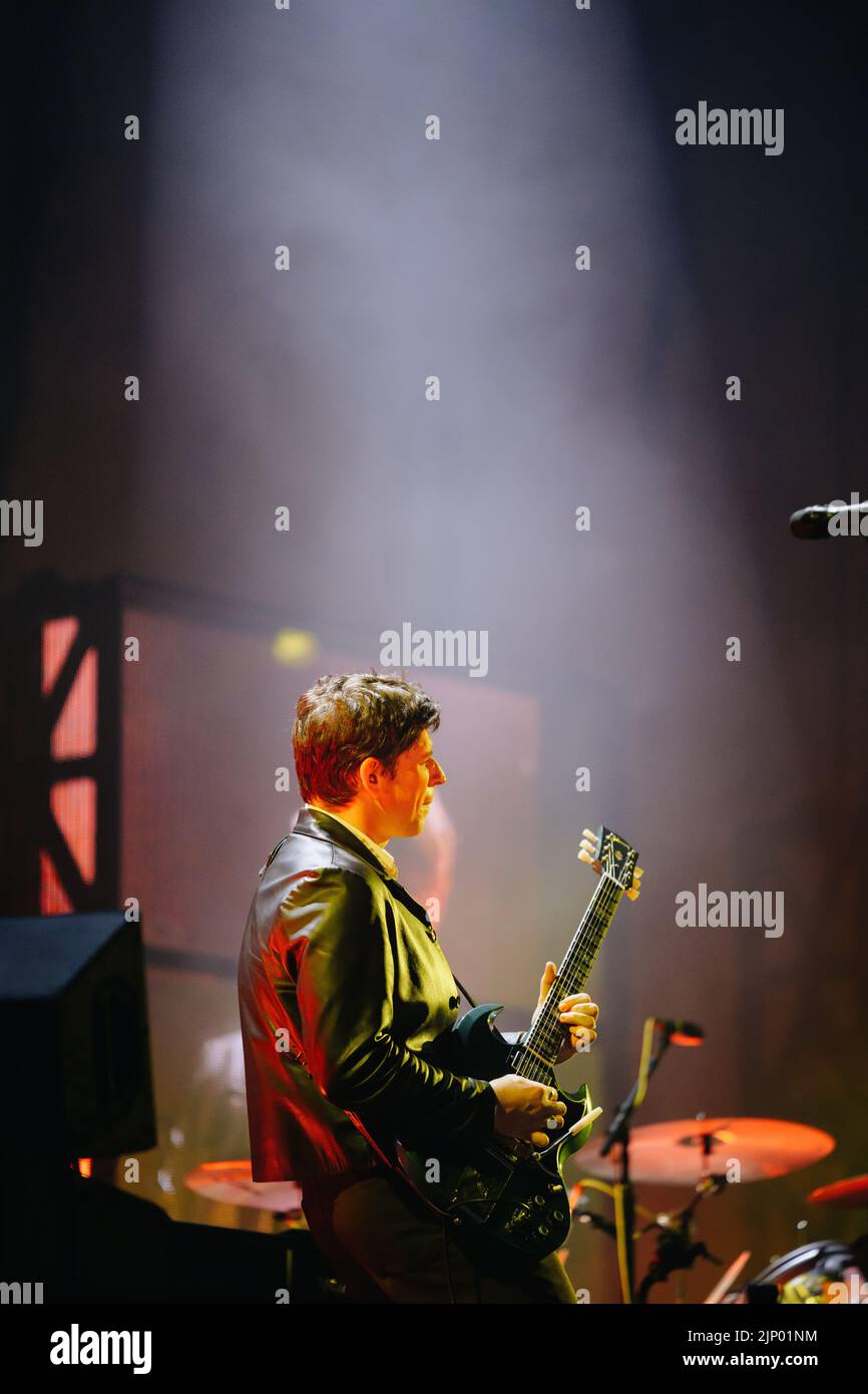 Newquay, Cornwall, Royaume-Uni. 14th août 2022. Les rois de Leon se présentant sur la scène principale au Festival des Boardmasters 2022. Crédit : Sam Hardwick/Alamy. Banque D'Images